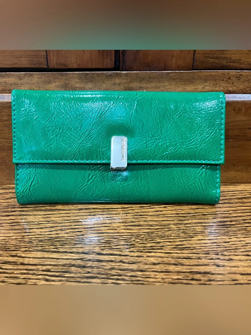 💚 Liz Claiborne Green Leather-Look Wallet – Fern - fun, whimsical, bright, Y2K